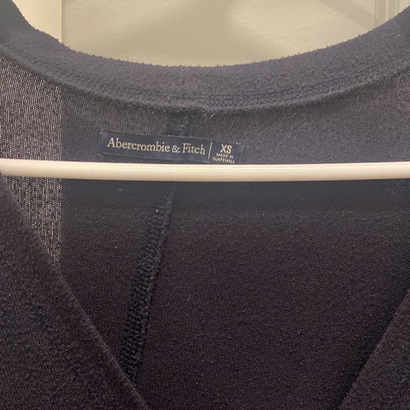 Navy blue Abercrombie sweater - Picture 2 of 3